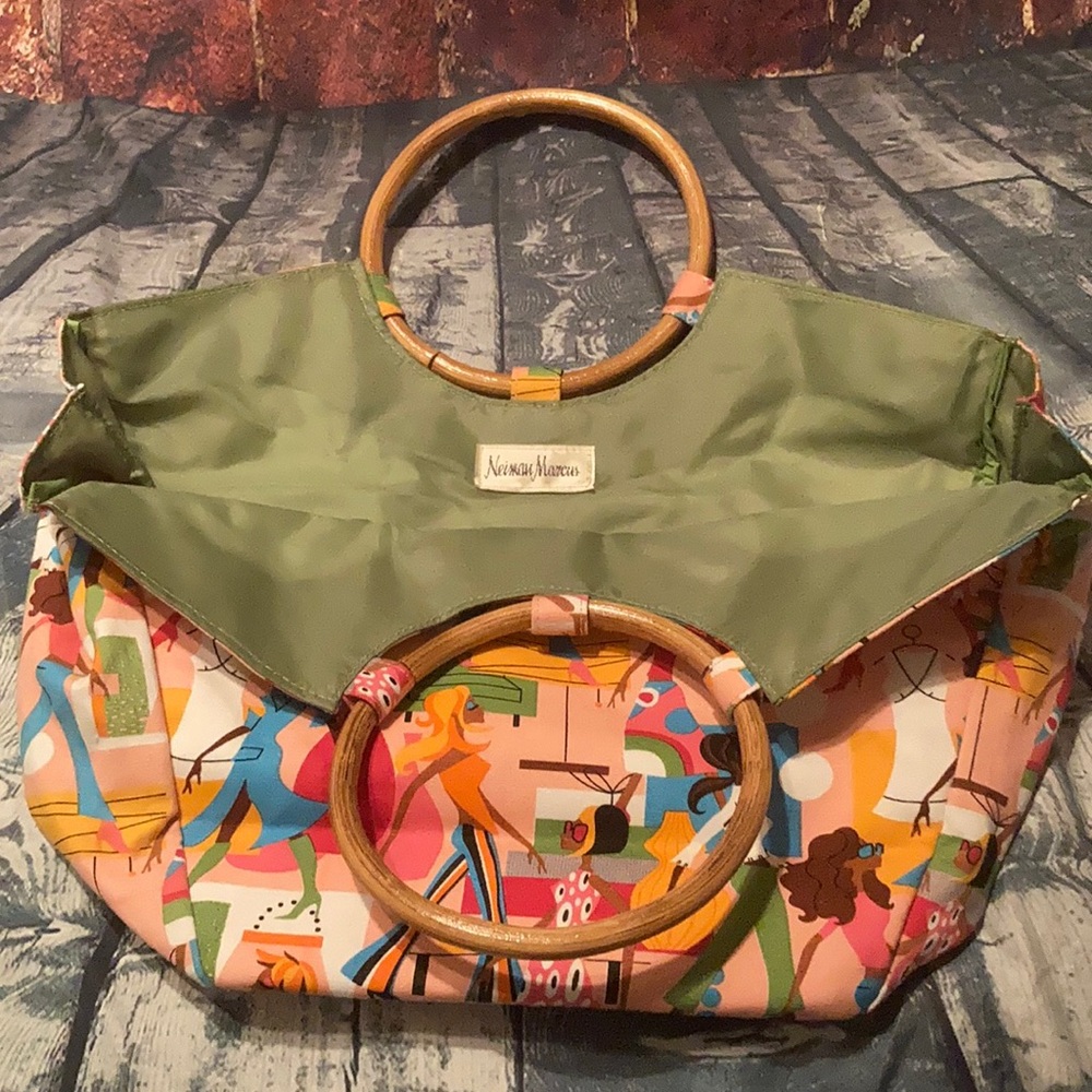 Neiman Marcus Vintage Women Pink Printed Tote With Wooden Handles - Picture 3 of 6
